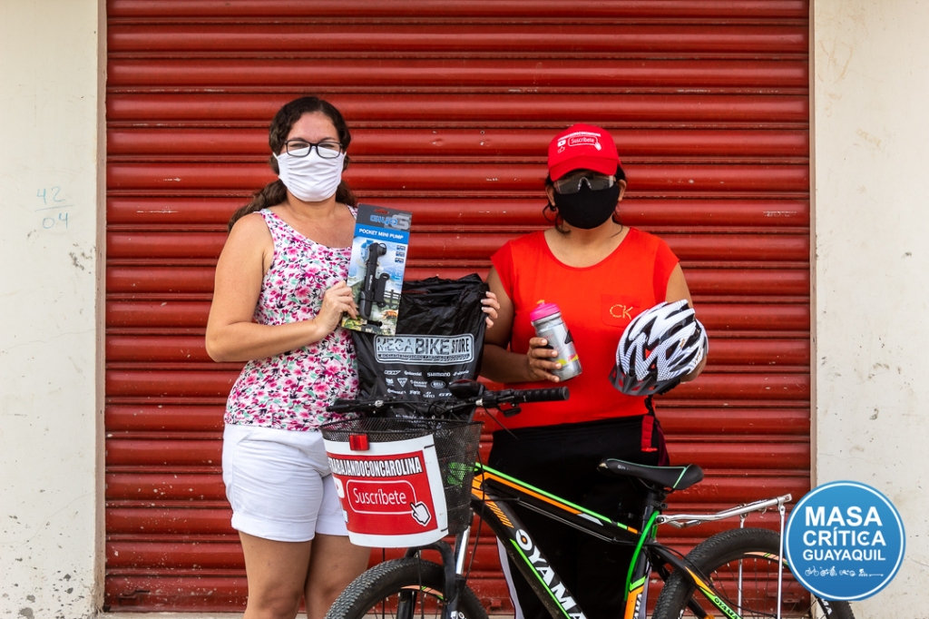 Carolina Espinoza, profesora que va en bicicleta a dar clases en Playas, recibió donaciones