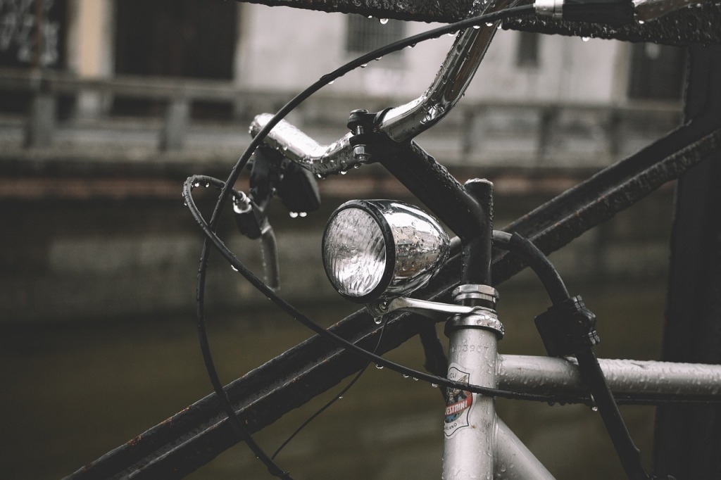 Consejos para movilizarse en bicicleta con lluvia, frío o intenso sol