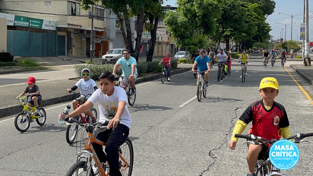 La niñez celebró el Día Mundial de la Bicicleta en la Kidical Mass de Guayaquil