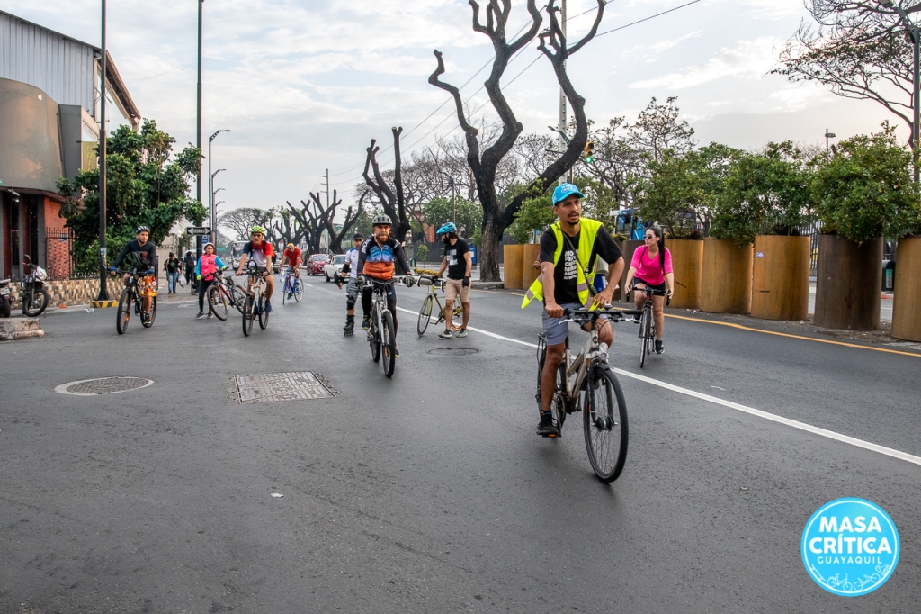 En bicicleta y patines, Masa Crítica Guayaquil despidió 2023