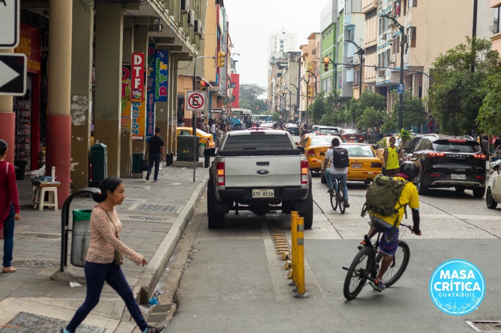 FOTOGALERÍA | Guayaquil se mueve en bicicleta pese a que se irrespeta la ciclovía